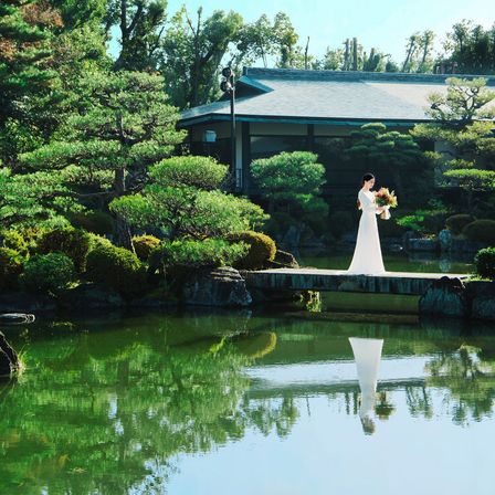 街の喧騒を忘れた優美な景色を背景に、非日常で特別な色褪せない思い出を叶えよう|平安神宮会館の写真(22316926)