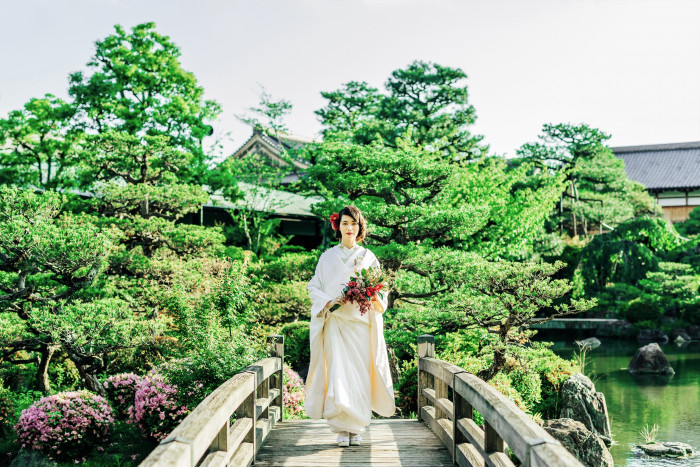 名勝に指定されている10,000坪もの庭園は日本の美を感じる