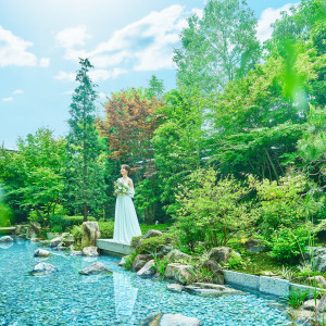 緑・水・光の自然の息吹につつまれ、自然体の美しさが引き出されるガーデン|岡山モノリスの写真(54505113)