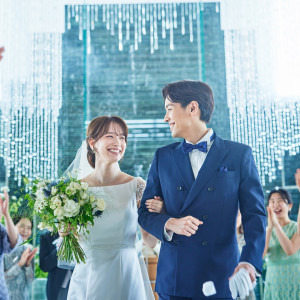 大切なゲストからの祝福を受けて幸せが溢れる瞬間|岡山モノリスの写真(54505032)