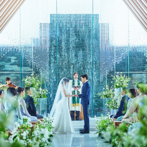 ゲストに見守られて交わす夫婦の誓い|岡山モノリスの写真(54505033)