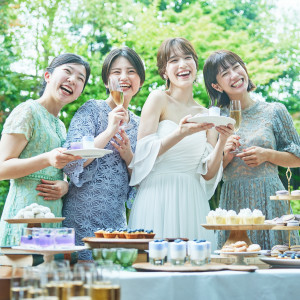 バンケット併設のガーデンでデザートビュッフェ 青空の元自然と笑顔があふれる|岡山モノリスの写真(54505108)