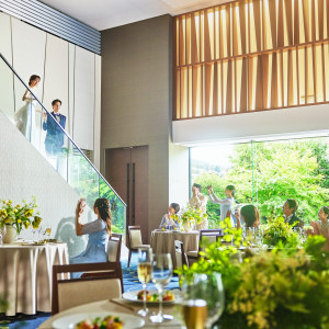 大階段から祝福を受けて入場|岡山モノリスの写真(54505057)