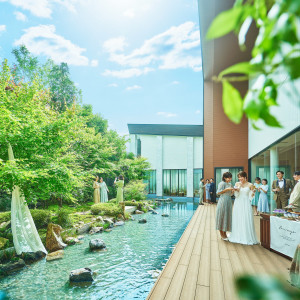 テラスでのデザートビュッフェなど、大切なゲストへサプライズの演出も|岡山モノリスの写真(54505109)