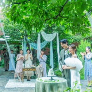 緑に囲まれて楽しむ、開放的なガーデンパーティ|南青山サンタキアラ教会の写真(55676810)