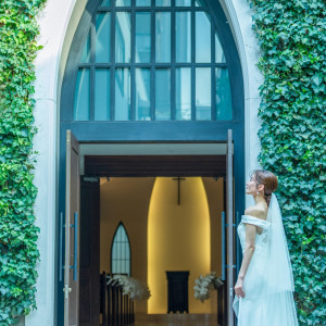 ふたりらしいナチュラルな演出が叶う場所|南青山サンタキアラ教会の写真(55676955)