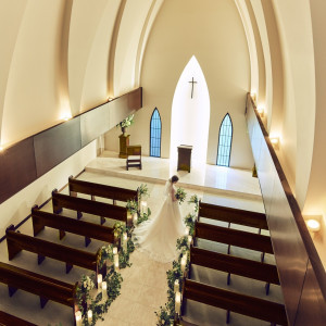 天井高13mの開放感あふれる教会|南青山サンタキアラ教会の写真(2178252)