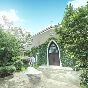 緑に包まれた独立型教会のサンタキアラ教会|南青山サンタキアラ教会の写真(2178251)