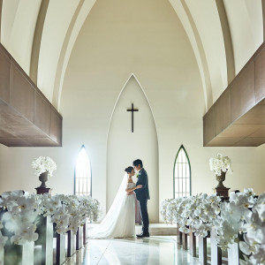 天井高13m、南イタリア「アッシジ」の教会を譲り受けた本格空間|南青山サンタキアラ教会の写真(55676378)