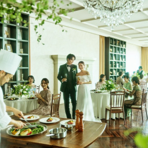 緑に囲まれて過ごす、心ほどけるパーティタイム|南青山サンタキアラ教会の写真(55638280)