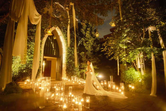 キャンドルを灯した神聖な空間