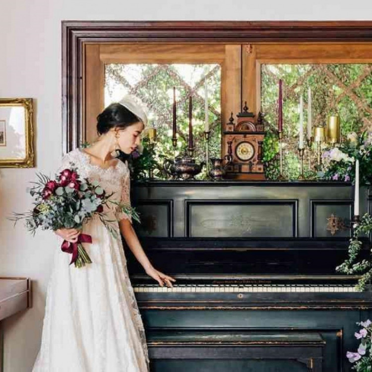 お洒落な異人館ウェディングが叶う 北野教会が使用できる 王道なシンプルなチャペルで赤じゅうたん 口コミ 評判 北野異人館 旧クルペ邸 ウエディングパーク