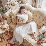 会場内の調度品が花嫁をより美しく