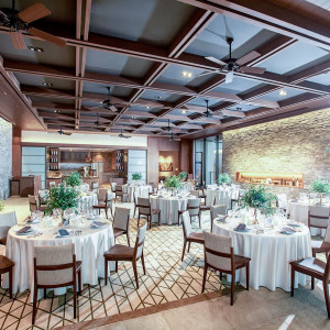 コンセプトは『Elegant resort』。リゾートホテルのダイニングをイメージしたバンケットルーム。|Another Style（アナザースタイル）の写真(46305576)