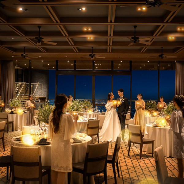 ゲストとの距離も自然と近くなり、リラックスしたパーティに。
ナイトならではの演出やフォトスポットも