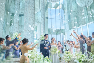 「おめでとう」祝福のシャワーを|ノートルダム大阪ONE/FIVESTAR WEDDINGの写真(44588283)