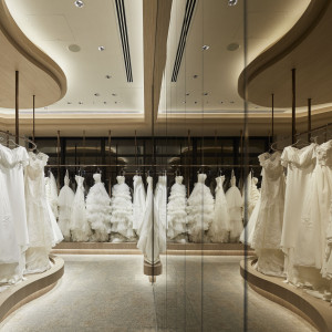 館内に併設のドレスサロンには常時、200着以上のドレスを展示|ノートルダム大阪ONE/FIVESTAR WEDDINGの写真(52499543)