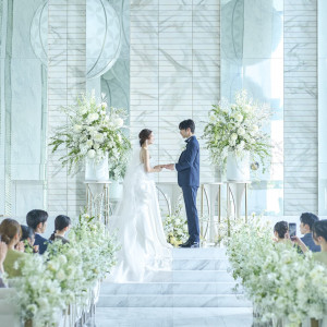 光と水に包まれる独立型の教会で厳かに誓って|ノートルダム大阪ONE/FIVESTAR WEDDINGの写真(41266936)