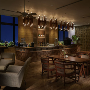 夕景も絵になる空間が館内の随所にあふれる|ノートルダム大阪ONE/FIVESTAR WEDDINGの写真(52499430)