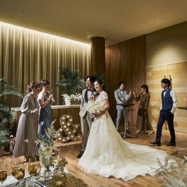 ホワイエもゆったりとしており、想い出写真やおふたりらしさを自由に飾れる