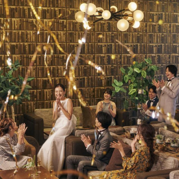 飾らないいつものふたりで過ごせる。そんな肩の力を抜いた結婚式も叶う