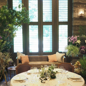 メインテーブルをソファにしてアットホームな雰囲気を|赤坂プリンス クラシックハウスの写真(2475506)