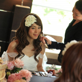 花嫁をより一層輝かすヘアメイク。ご自分では気づかない魅力も引き出します