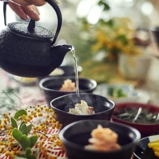 〆の一品にお茶漬けビュッフェを。新婦がお湯を注ぐことで完成♪