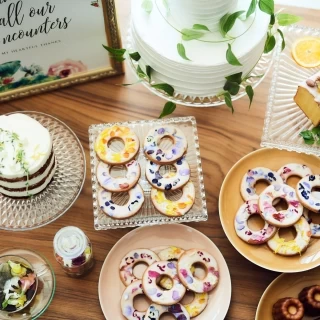 結婚式のテーマにそったデザートビュッフェもおすすめ♪サプライズ料理でゲストも大盛り上がり！