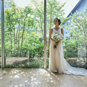 自然光が降り注ぐ優しい空間|MIRAIE Wedding（ミライエウエディング）の写真(22726131)