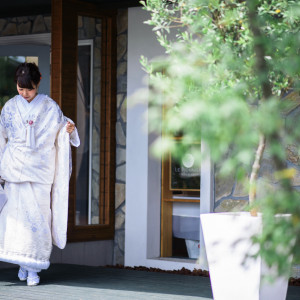 神社婚などでも現場にヘアメイクスタッフも同行しておりますので安心です。|ル・ピオニエ（オズブライダル）の写真(45319530)