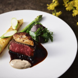 開業から愛され続ける伝統の温前菜や牛フィレ、トリュフなど本番料理試食（無料）