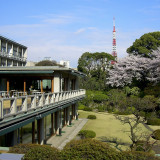 昭和モダニズム建築の代表と称される文化庁指定の有形文化財。