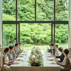 ゲストはどの席に招かれても豊かな緑を堪能|国際文化会館（International House of Japan）の写真(29013770)