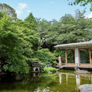 【歴史ある日本庭園と名建築を貸切に】庭園見学と伝統料理試食付