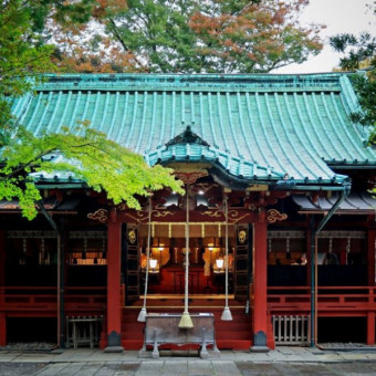 赤坂氷川神社での挙式もご紹介可能。国際文化会館でお仕度を整え、挙式会場へ向かいます。