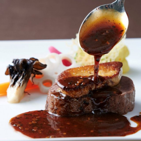 黒毛和牛のローストは柔らかい触感が魅力