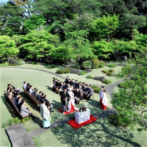 通常は会員様のみ宿泊可能な名建築ホテルへ新郎新婦宿泊1泊プレゼント（前泊or当日泊/朝食付）