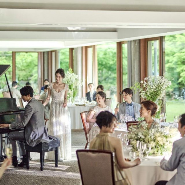 通常は会員様のみ宿泊可能な名建築ホテルへ新郎新婦宿泊1泊プレゼント（前泊or当日泊/朝食付）