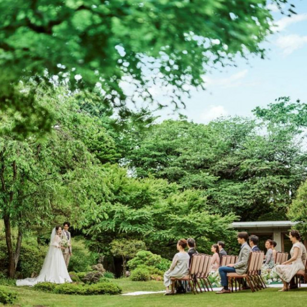 通常は会員様のみ宿泊可能な名建築ホテルへ新郎新婦宿泊1泊プレゼント（前泊or当日泊/朝食付）