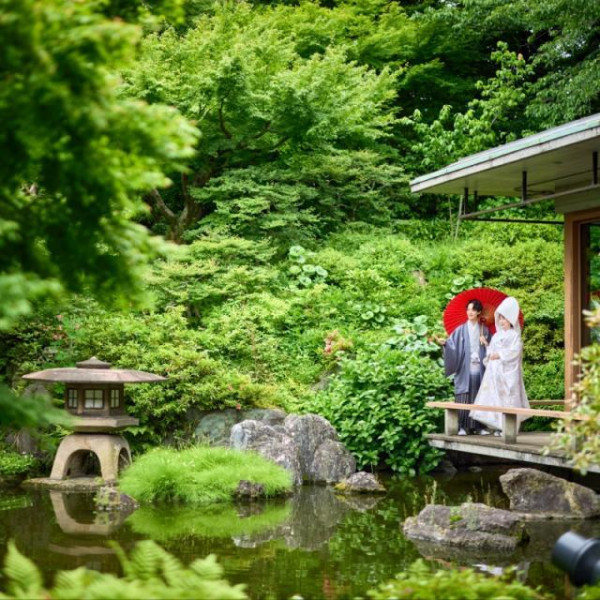 通常は会員様のみ宿泊可能な名建築ホテルへ新郎新婦宿泊1泊プレゼント（前泊or当日泊/朝食付）