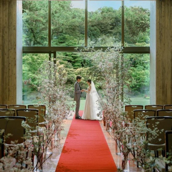 通常は会員様のみ宿泊可能な名建築ホテルへ新郎新婦宿泊1泊プレゼント（前泊or当日泊/朝食付）