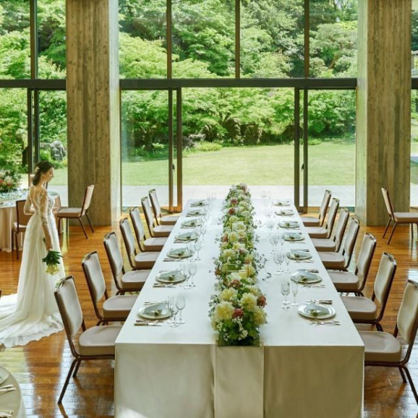 通常は会員様のみ宿泊可能な名建築ホテルへ新郎新婦宿泊1泊プレゼント（前泊or当日泊/朝食付）