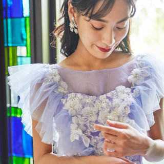 360度どこからみても美しく咲き誇るビックフラワープリント柄が印象的な1着