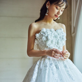 身にまとう花嫁様を柔らかな印象に仕立てる