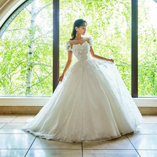 DESTINAの世界観が詰まったオンリーワンのウエディングドレスコレクション。