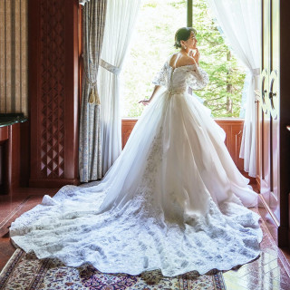 気品あるエレガントな印象を叶える王道のプリンセスラインは不動の人気。