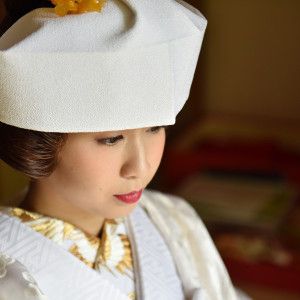 白一色で身を包む花嫁は日本人らしい凛とした美しさが際立ちます