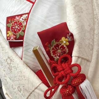 日本古来の衣装に身を包む花嫁は、日本人らしい凜とした美しさが際立ちます。