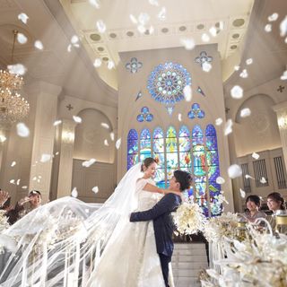 ＼初見学で最大100万特典／白亜大聖堂×ドレス見学*和牛試食付
